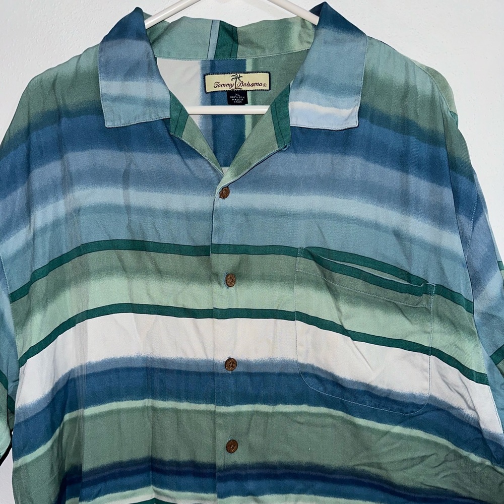 Tommy Bahama men's size XL Hawaiian shirt green blue striped 100% textured silk-